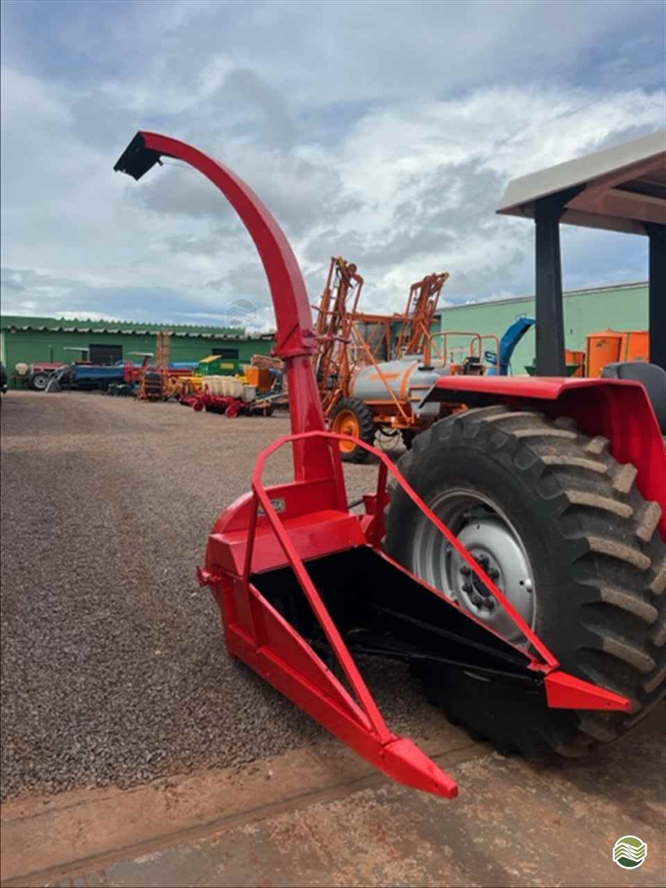 IMPLEMENTOS AGRICOLAS COLHEDORAS COLHEDORA DE MILHO 1 LINHA Cotramaq Tratores GOIOERE PARANÁ PR
